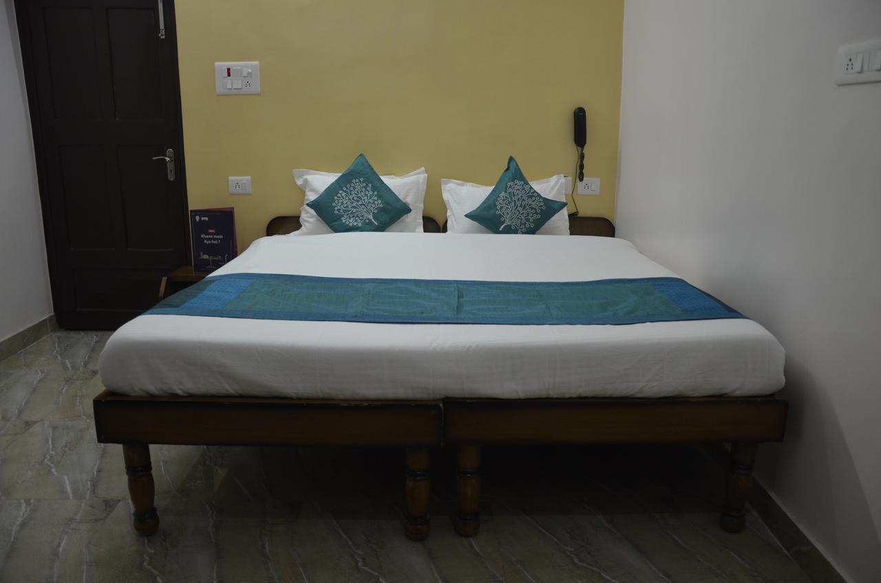Oyo 7622 Varanasi Stays Экстерьер фото